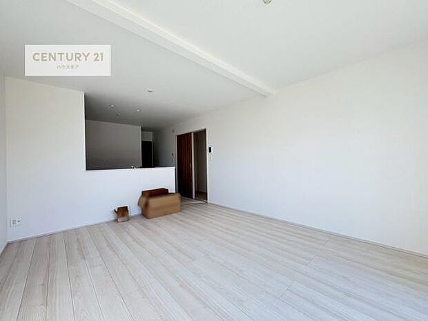 広々ダイニングスペース！ゆったりお食事。笑い声響く楽しい時間が過ごせます。日々の疲れも癒されます！