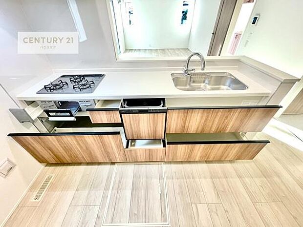 収納スペースが豊富で、調理スペースがスッキリと片付きひろ〜く活用できます！快適に作業ができます！毎日の料理が捗ります！