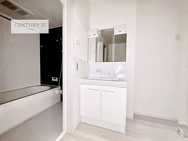 身なりを整える洗面所は、清潔感が大事です！水周りの清潔感のある雰囲気を演出！気持ちよくお使いいただけます。