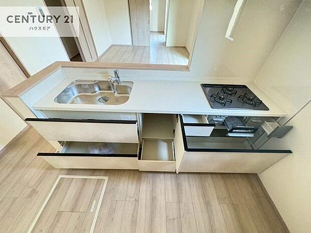 収納スペースが豊富で、調理スペースがスッキリと片付きひろ〜く活用できます!快適に作業ができます!毎日の料理が捗ります!