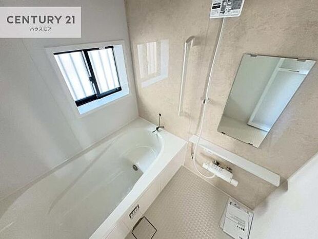 落ち着きある大人の雰囲気のバスルームは、シックなデザインでバスタイムが充実!お仕事頑張っているご褒美にお好みの匂いの入浴剤を入れて、楽しんでみてはいかがでしょうか?