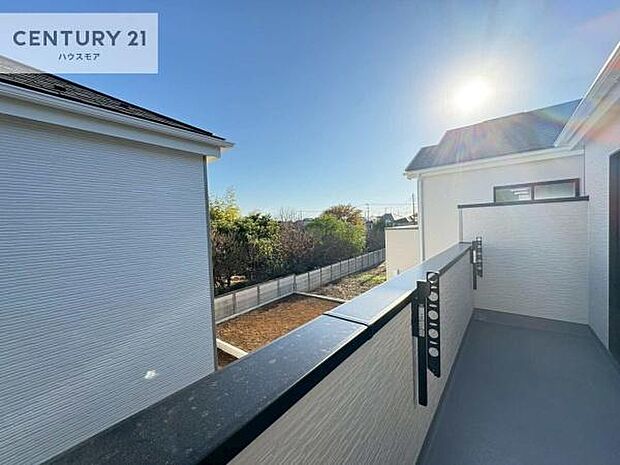 陽当たり良好なバルコニーです!晴れた日には青い空を見渡せる開放的な時間を楽しめます。