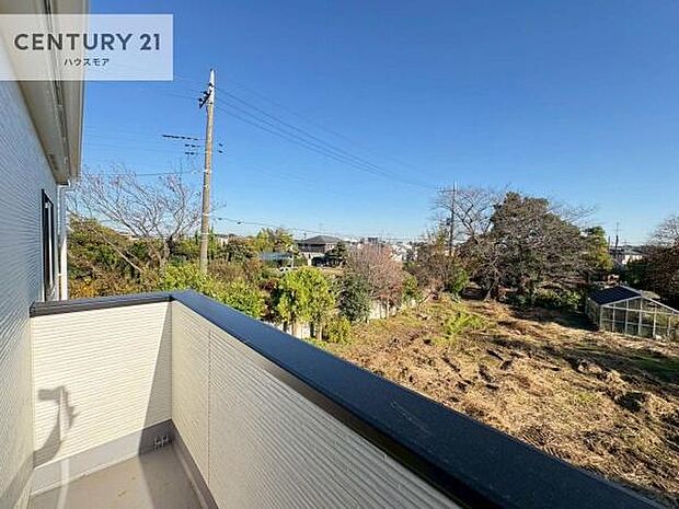 陽当たり良好なバルコニーです!晴れた日には青い空を見渡せる開放的な時間を楽しめます。