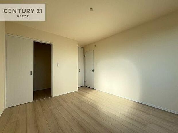 シンプルにデザインされているため、家具を選びません!お気に入りの家具を置いてくつろげる空間を作ることができます。