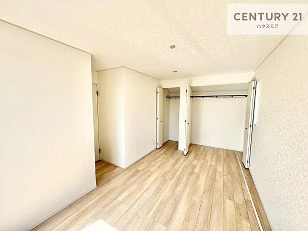 各居室収納付き！急なお客様が来客しても散らかったお部屋をサッと片付けられます！お部屋のスペースが生まれゆとりあるお部屋を演出することが出来ます！