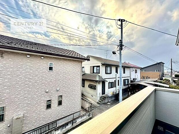 陽当たり良好なバルコニーです!晴れた日には青い空を見渡せる開放的な時間を楽しめます。