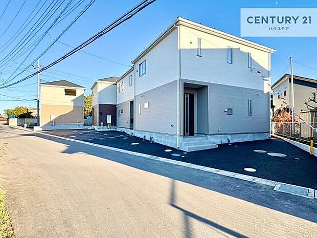 全9棟のキレイな街並み。是非1度ご内見ください。物件探しのご条件・ご要望・ご質問など、不動産に関することならどのようなことでも誠心誠意対応させて頂きます。