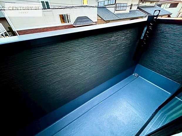 陽当たり良好なバルコニーです!晴れた日には青い空を見渡せる開放的な時間を楽しめます。