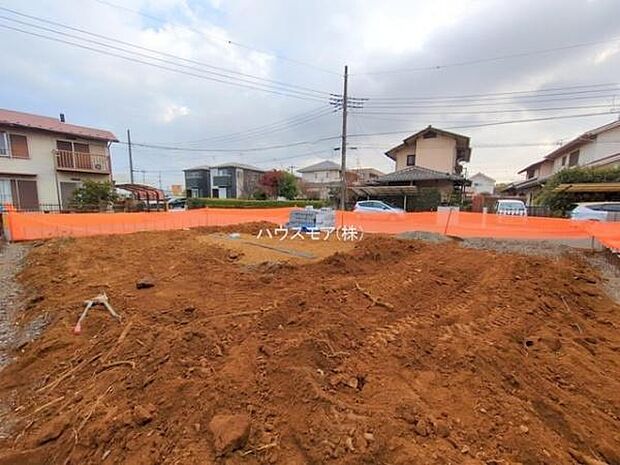駐車スペースは2台分あります！セカンドカーはもちろん、バイクや自転車なども置き場所に困りません。