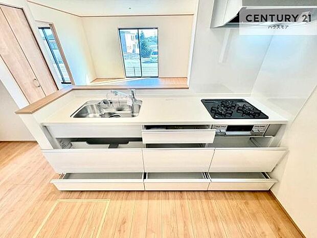 収納スペースが豊富で、調理スペースがスッキリと片付きひろ〜く活用できます！快適に作業ができます！毎日の料理が捗ります！