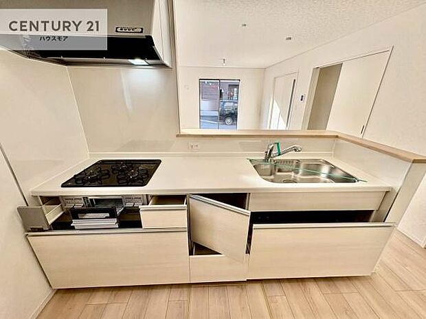 収納スペースが豊富で、調理スペースがスッキリと片付きひろ〜く活用できます！快適に作業ができます！毎日の料理が捗ります！