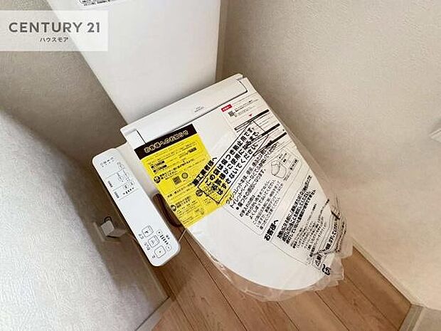 1・2階にトイレがございます！朝の忙しい時間帯も待たずにすみそうですね。白を基調とした清潔感のあるトイレでお手入れがしやすいです！