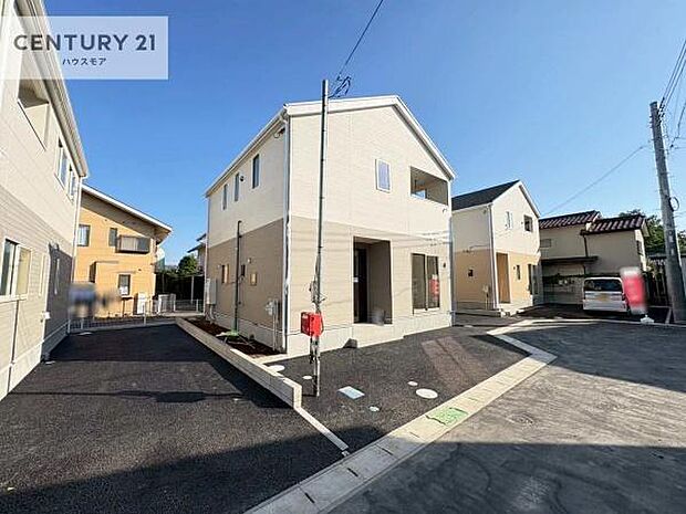 前面道路4ｍ！陽当り良好な立地です。車庫入れが苦手な方も安心ですね。