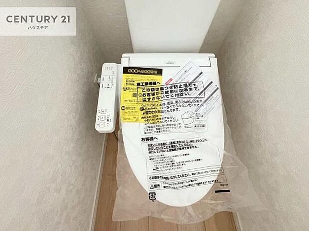1・2階にトイレがございます!朝の忙しい時間帯も待たずにすみそうですね。白を基調とした清潔感のあるトイレでお手入れがしやすいです!