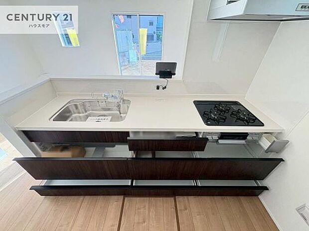 収納スペースが豊富で、調理スペースがスッキリと片付きひろ〜く活用できます!快適に作業ができます!毎日の料理が捗ります!