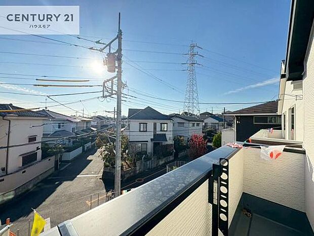 広々としているバルコニーです!お洗濯物を干すのはもちろん風に当たりながらくつろぎタイムが送れます!