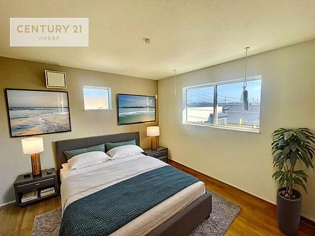 家具はCGパースです。優しい光が差し込む洋室は、朝の目覚めも気持ちが良さそうですね。おうち時間もゆったりと過ごすことができます。優しい色合いのフローリングがどんな家具にもマッチします!