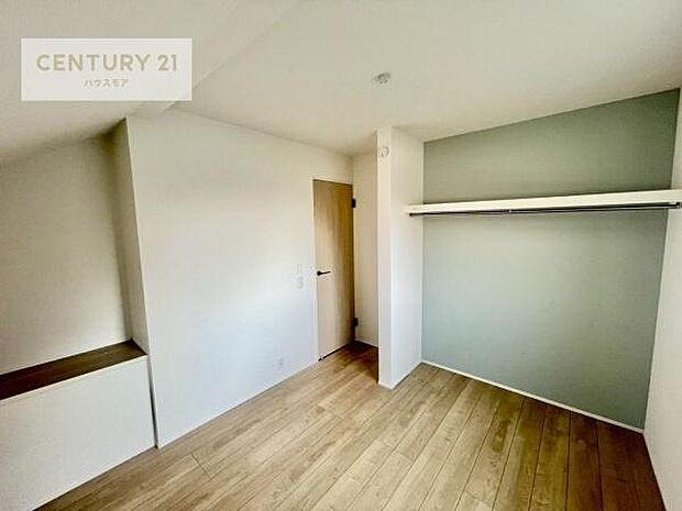 掃き出し窓がないお部屋は、お子様のお部屋としても安心です!収納スペースも充実しているので散らかったお部屋をサッと片付けられます!