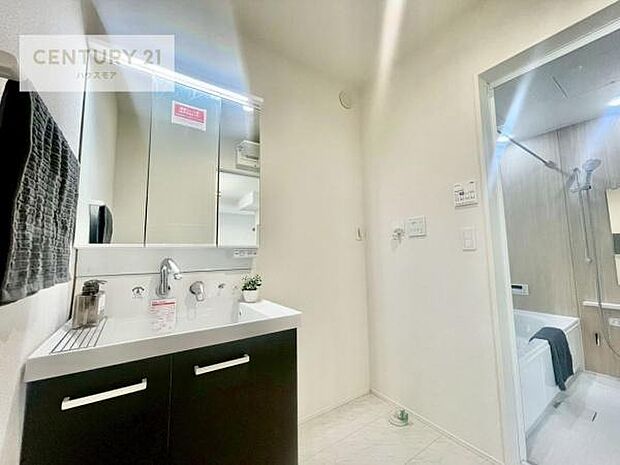 身なりを整える洗面所は、清潔感が大事です!水周りの清潔感のある雰囲気を演出!気持ちよくお使いいただけます。