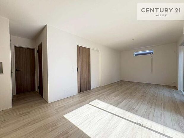 広々ダイニングスペース!ゆったりお食事。笑い声響く楽しい時間が過ごせます。日々の疲れも癒されます!