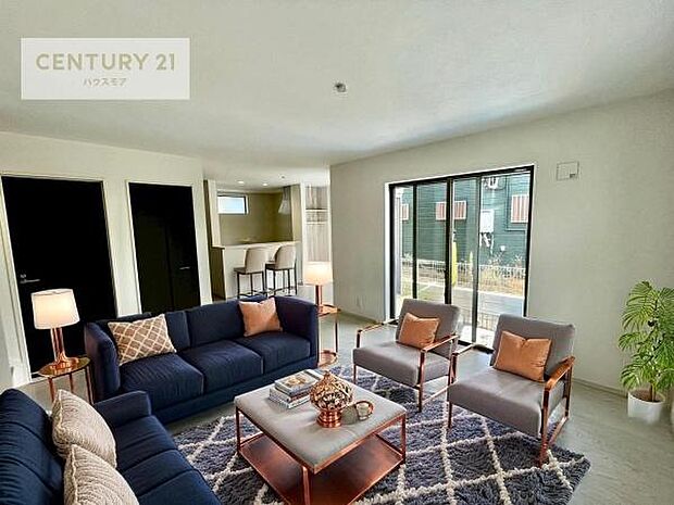 家具はCGパースです。大切な家族が集まるからこそLDKにはこだわりたい。子供たちが元気に笑いながら走り回っている姿を見た時が「広い家にして良かった」と思う瞬間です。