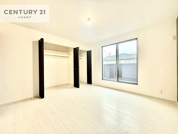 各居室収納付き!急なお客様が来客しても散らかったお部屋をサッと片付けられます!お部屋のスペースが生まれゆとりあるお部屋を演出することが出来ます!