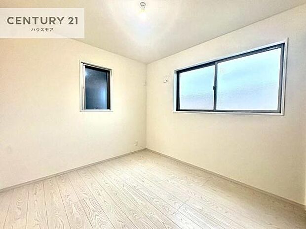 シンプルにデザインされているため、家具を選びません!お気に入りの家具を置いてくつろげる空間を作ることができます。