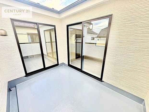 陽当たり良好なバルコニーです!晴れた日には青い空を見渡せる開放的な時間を楽しめます。