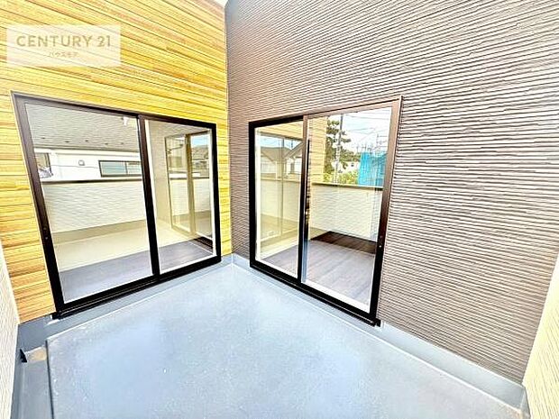 陽当たり良好なバルコニーです！晴れた日には青い空を見渡せる開放的な時間を楽しめます。