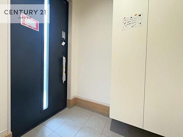 シューズボックス付きなので、玄関が片付きお掃除がしやすいです！スッキリした玄関で戸を開けた瞬間、清潔感のある心地いい空間が出迎えてくれます。