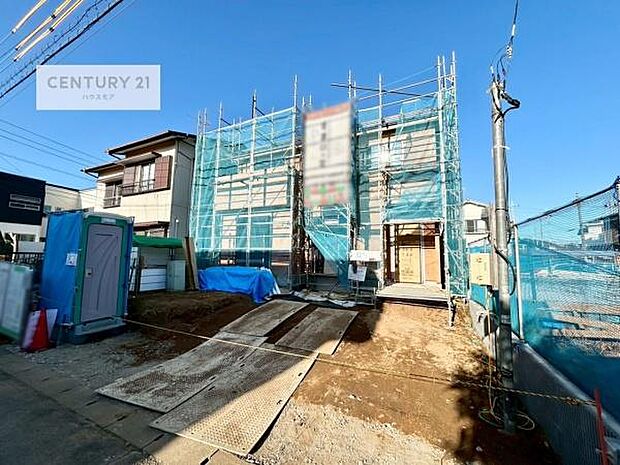 周辺には生活施設が整っており、毎日のお買い物も安心。落ち着いた街並みで、家族みんなが快適に過ごせる住環境です。