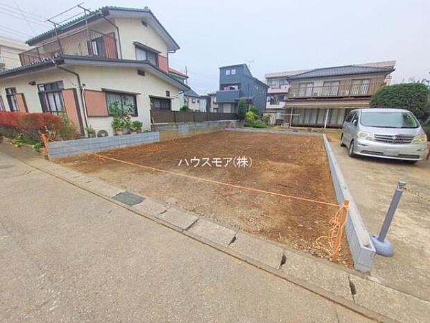 駐車スペースは2台分あります!セカンドカーはもちろん、バイクや自転車なども置き場所に困りません。