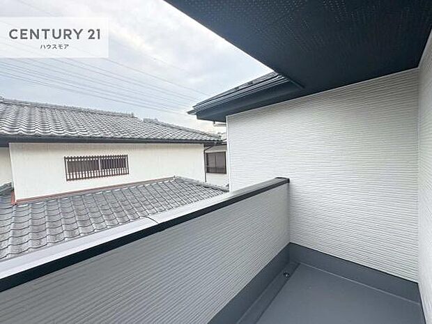 陽当たり良好なバルコニーです！晴れた日には青い空を見渡せる開放的な時間を楽しめます。