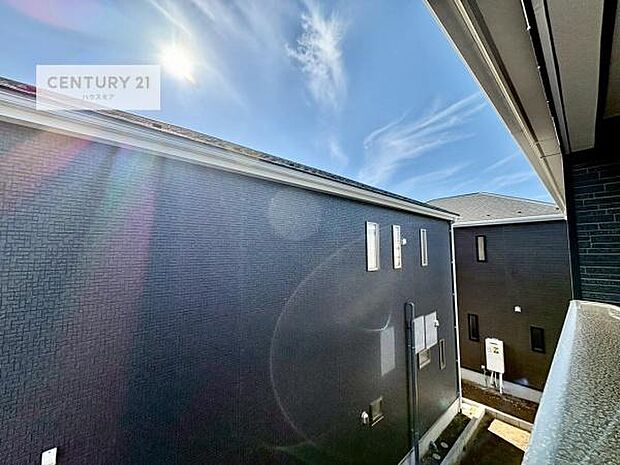 陽当たり良好なバルコニーです!晴れた日には青い空を見渡せる開放的な時間を楽しめます。