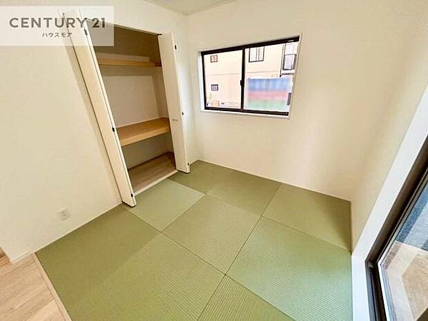 リビングに隣接した和室はお子様の遊び場やお昼寝スペースとして活躍します!