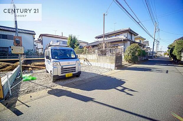 駐車スペースは2台分あります!セカンドカーはもちろん、バイクや自転車なども置き場所に困りません。