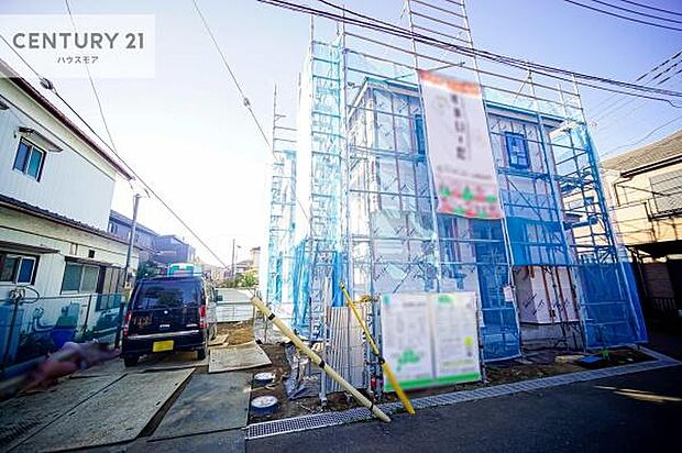 駐車スペースは2台分あります!セカンドカーはもちろん、バイクや自転車なども置き場所に困りません。