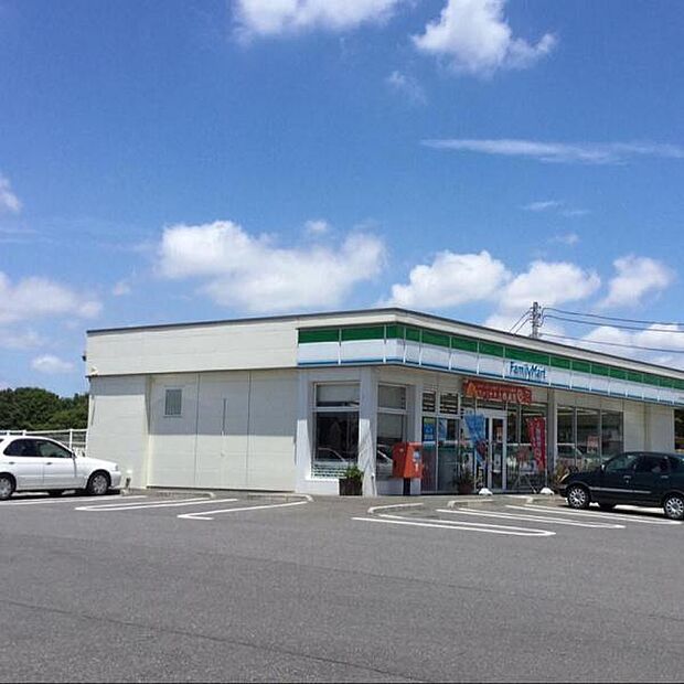 ファミリーマート龍ヶ崎平台店まで800m