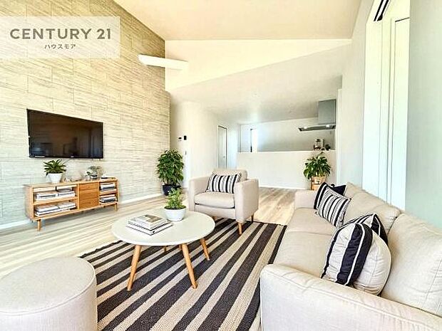 家具はCGパースです。開放感のある広々LDK！ソファーやダイニングテーブルを置いても窮屈にならないので快適に過ごせます！コミュニケーションが取りやすいリビングです！