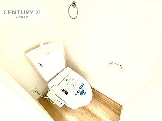 温水洗浄便座につき、冬場は便座が暖かくできるので冷たい便座に座らずに済む嬉しい仕様です！