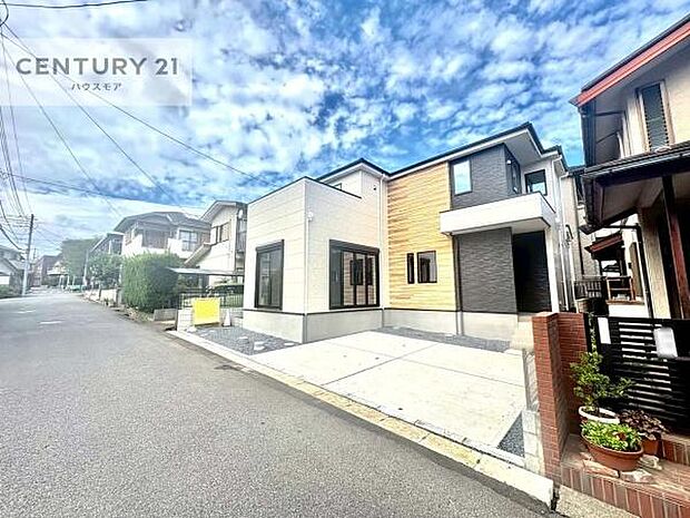 前面道路6m!陽当り良好な立地です。車庫入れが苦手な方も安心ですね。