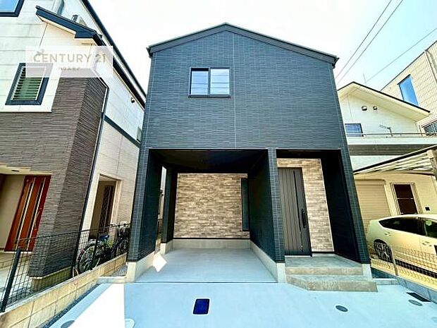 ビルトインガレージの駐車場は、雨や風から車を守ってくれるので大切に管理ができるので安心!