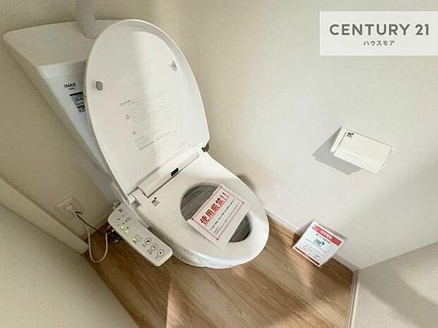 1・2階にトイレがございます!朝の忙しい時間帯も待たずにすみそうですね。白を基調とした清潔感のあるトイレでお手入れがしやすいです!