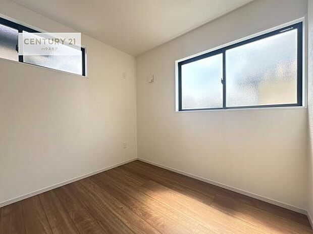 洋室は子供部屋や寝室、色々と用途多彩に利用できますね。