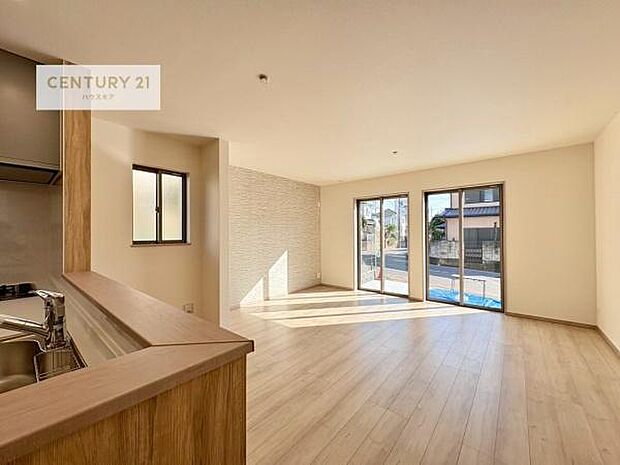 広々ダイニングスペース!ゆったりお食事。笑い声響く楽しい時間が過ごせます。日々の疲れも癒されます!