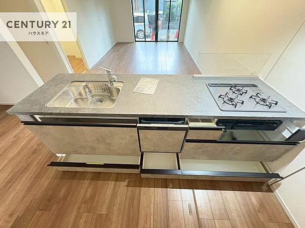 収納スペースが豊富で、調理スペースがスッキリと片付きひろ〜く活用できます!快適に作業ができます!毎日の料理が捗ります!