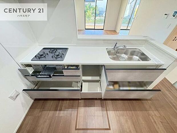 収納スペースが豊富で、調理スペースがスッキリと片付きひろ〜く活用できます!快適に作業ができます!毎日の料理が捗ります!