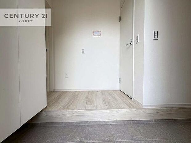 シューズボックス付きなので、玄関が片付きお掃除がしやすいです!スッキリした玄関で戸を開けた瞬間、清潔感のある心地いい空間が出迎えてくれます。