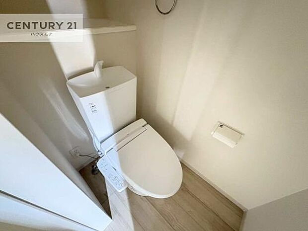 1・2階にトイレがございます!朝の忙しい時間帯も待たずにすみそうですね。白を基調とした清潔感のあるトイレでお手入れがしやすいです!