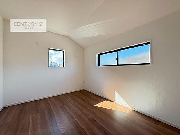 掃き出し窓がないお部屋は、お子様のお部屋としても安心です!収納スペースも充実しているので散らかったお部屋をサッと片付けられます!